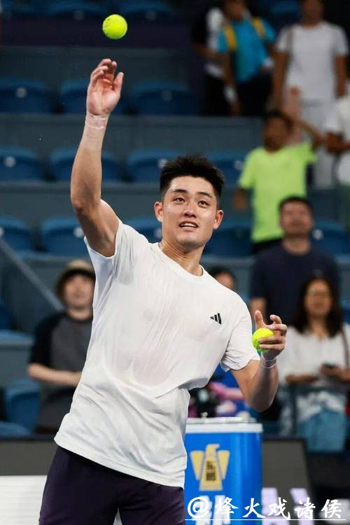 吴易昺澳网拼到抽筋告负,中国男网选手全部出局 吴易昺澳网拼到抽筋告负,中国男网选手全部出局